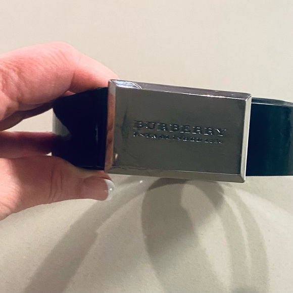 👑- 💃🥂💃WOMEN'S BURBERRY BLACK PATENT LEATHER BELT WITH SILVER BUCKLE 🥂💃🥂 - Picture 3 of 10